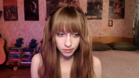 ellie_friendly online show from May 27, 11:24 pm