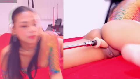 Snapshot of ellieblush chatting on November 5, 2:39 pm Im Elli Im a little shy and blush online show from November 5, 2:39 pm