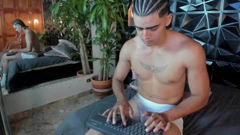 Elloit Colton online show from November 12, 9:25 pm