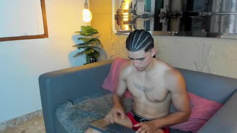 Elloit Colton online show from November 20, 9:36 pm