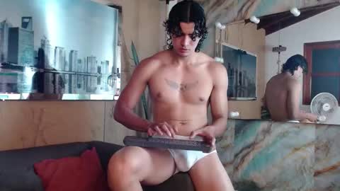 Elloit Colton online show from November 26, 9:16 pm