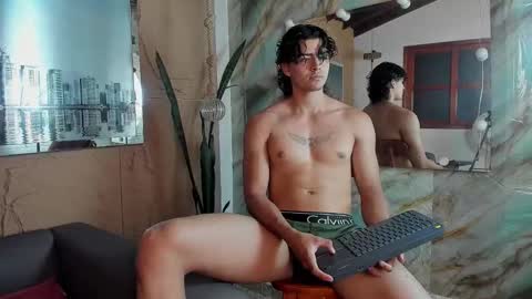 Elloit Colton online show from November 29, 8:12 pm