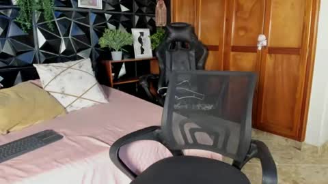 Snapshot of elliot_colton chatting on July 10, 9:17 pm Elloit Colton online show from July 10, 9:17 pm