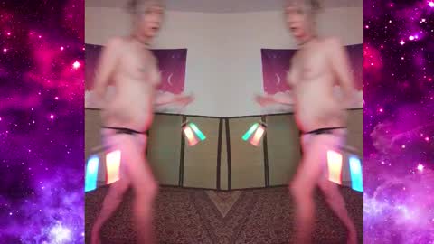 Snapshot of elly_apples chatting on December 4, 4:55 am elly Apples online show from December 4, 4:55 am