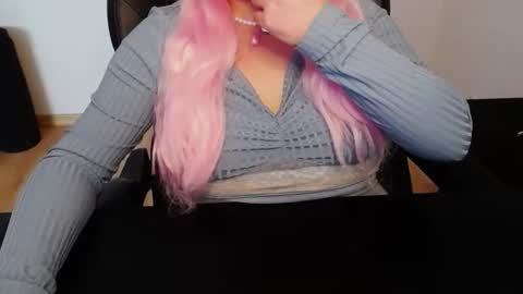 Elly online show from March 30, 2:40 pm