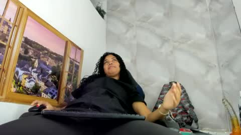 ellybloom online show from June 18, 1:04 pm
