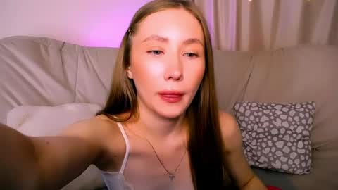  Elly  online show from April 18, 3:10 am