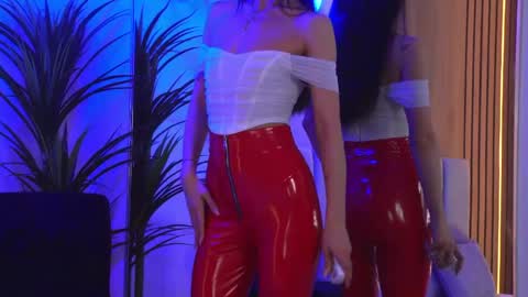 Elly online show from April 9, 6:35 pm