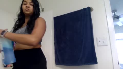 Snapshot of ellysooo chatting on March 28, 3:55 pm Elly online show from March 28, 3:55 pm