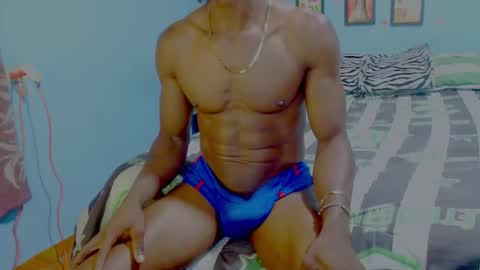 elmiltonnjakee online show from February 10, 9:41 pm