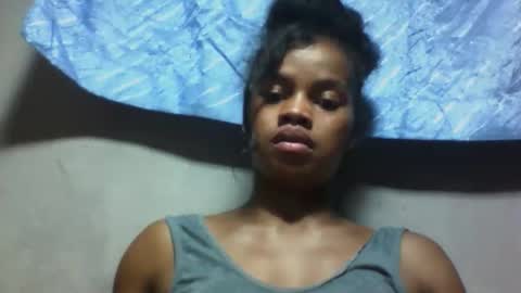 elodie228680 online show from June 2, 7:16 pm