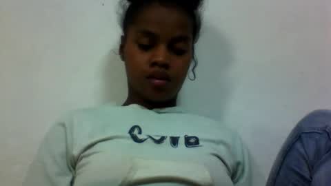 elodie228680 online show from June 9, 6:08 pm