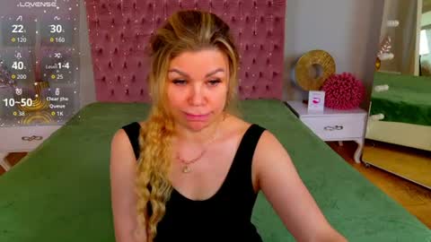 Snapshot of eloise_by chatting on July 3, 7:04 am eloise_by online show from July 3, 7:04 am