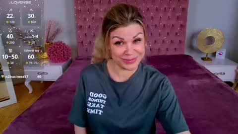 Snapshot of eloise_by chatting on July 11, 8:17 am eloise_by online show from July 11, 8:17 am