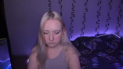 Snapshot of elovinora chatting on August 8, 7:05 pm Ela give me a thumbs up if you like it and this is important for the development of the account online show from August 8, 7:05 pm