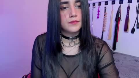 elowen_halley1 online show from April 12, 5:51 pm