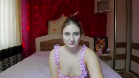 Snapshot of elsa_hot_here chatting on January 13, 7:02 am Elsa online show from January 13, 7:02 am