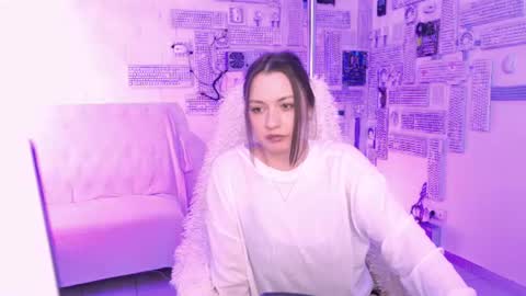 elsahansen online show from August 5, 8:28 am