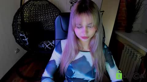 Snapshot of elvi7z chatting on February 9, 3:27 pm elvi7z online show from February 9, 3:27 pm