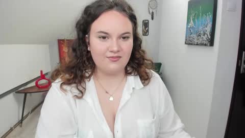 Snapshot of elvirajones chatting on March 3, 12:00 pm elvirajones online show from March 3, 12:00 pm