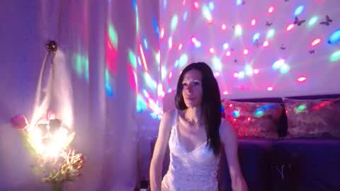 Elisa online show from June 1, 5:58 pm