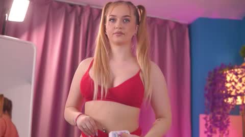 Elyssa online show from February 6, 7:39 pm