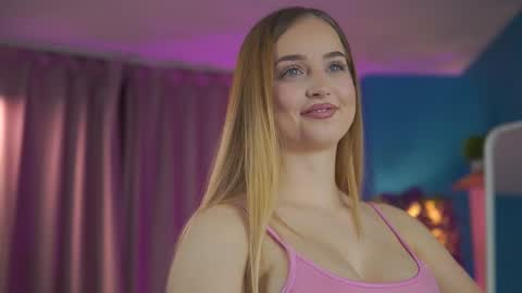 Elyssa online show from March 28, 7:35 pm