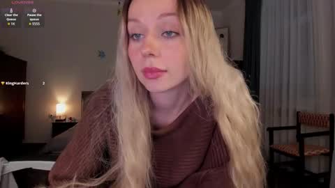 Snapshot of em_emilie chatting on January 9, 3:37 pm Emilie online show from January 9, 3:37 pm