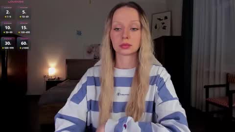 Snapshot of em_emilie chatting on January 12, 2:44 pm Emilie online show from January 12, 2:44 pm