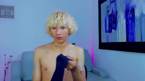 Snapshot of ema__gold1 chatting on April 9, 6:19 am Ema Gold online show from April 9, 6:19 am