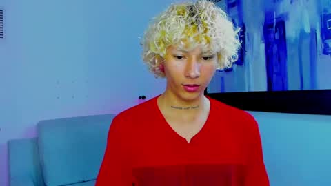 Snapshot of ema__gold1 chatting on April 10, 6:51 am Ema Gold online show from April 10, 6:51 am