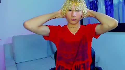 Snapshot of ema__gold1 chatting on April 11, 4:55 pm Ema Gold online show from April 11, 4:55 pm