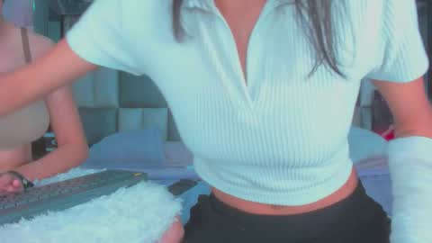 ema y cami online show from November 11, 2:17 pm