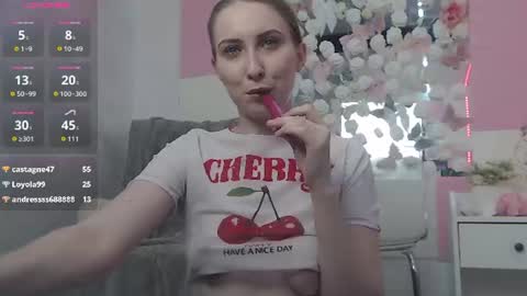 Snapshot of emberluna_ chatting on June 14, 7:27 pm Ember online show from June 14, 7:27 pm
