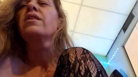 Snapshot of embershines chatting on January 10, 2:46 am Embershines online show from January 10, 2:46 am