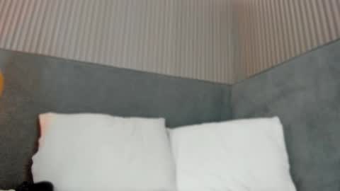 emelie_89 online show from December 22, 11:40 am