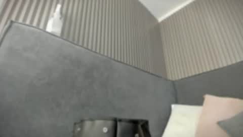Snapshot of emelie_89 chatting on July 13, 12:19 pm emelie_89 online show from July 13, 12:19 pm
