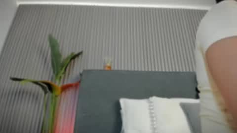 Snapshot of emelie_89 chatting on July 14, 11:38 am emelie_89 online show from July 14, 11:38 am