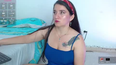 Snapshot of emelyross_ chatting on July 13, 8:11 pm emely ross online show from July 13, 8:11 pm