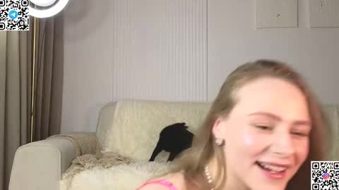 Snapshot of emi_me chatting on January 28, 10:23 pm Emi me online show from January 28, 10:23 pm