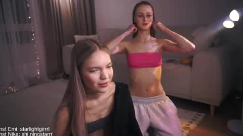 Snapshot of emi_me chatting on February 19, 9:14 pm Emi me online show from February 19, 9:14 pm