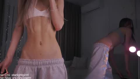 Snapshot of emi_me chatting on February 22, 10:52 pm Emi me online show from February 22, 10:52 pm