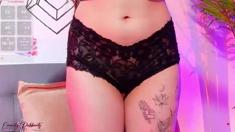 Snapshot of emi_roberts chatting on February 12, 12:27 am Emmily Roberts online show from February 12, 12:27 am