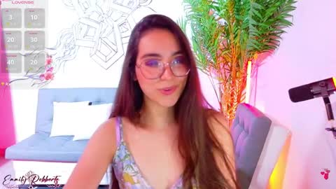 Snapshot of emi_roberts chatting on February 28, 1:28 am Emmily Roberts online show from February 28, 1:28 am