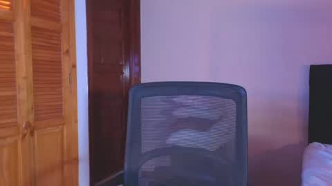 Snapshot of emigomez_ chatting on July 18, 1:32 am Emilia Gomez online show from July 18, 1:32 am