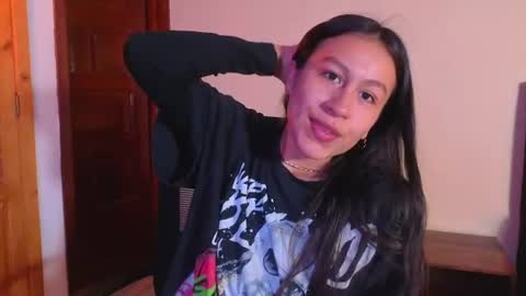 Snapshot of emigomez_ chatting on August 3, 2:21 am Emilia Gomez online show from August 3, 2:21 am