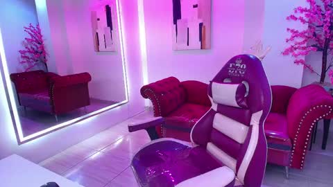 Emiily  online show from April 16, 9:39 pm