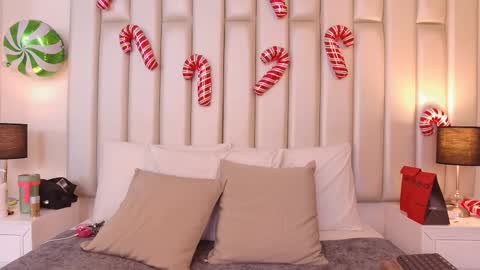 EMILY ROBERTS online show from December 15, 3:11 am