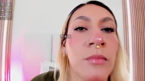 EMILY ROBERTS online show from March 17, 7:17 pm