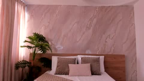 Emily online show from December 15, 12:53 pm